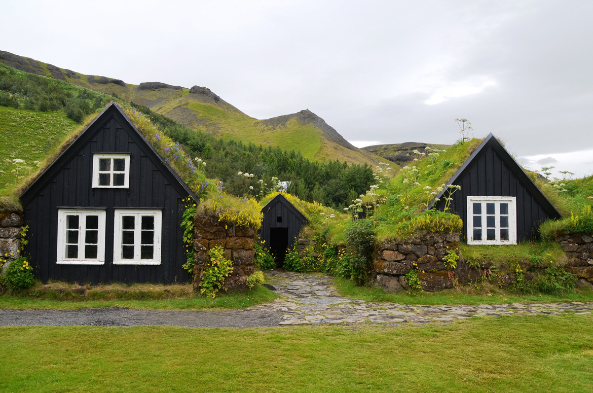 007-tradicne-severske-domy-zelena-strecha